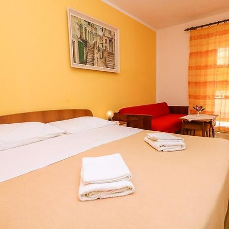 Double Rooms Tomica 2 With Balcony Baška Esterno foto