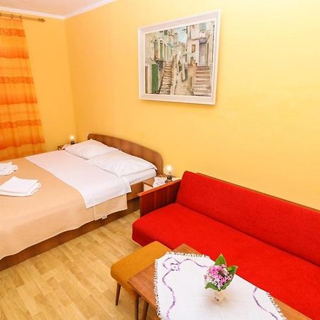 Double Rooms Tomica 2 With Balcony Baška Esterno foto