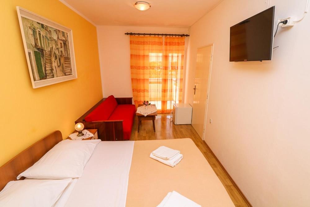 Double Rooms Tomica 2 With Balcony Baška Esterno foto