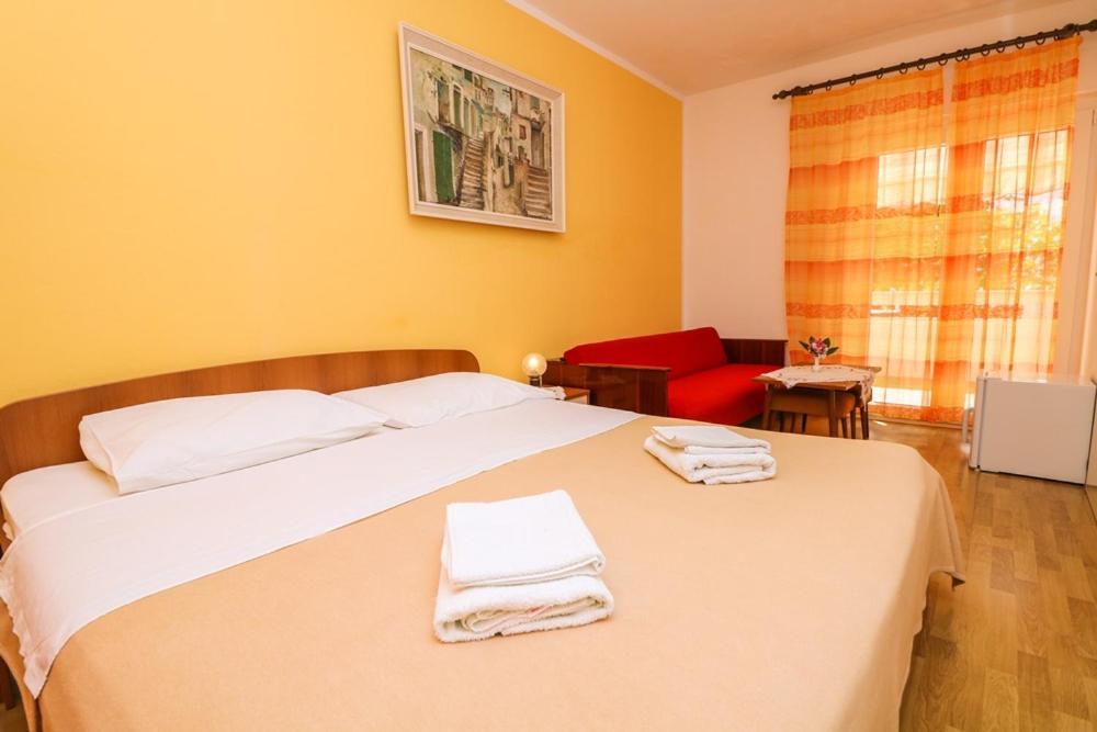 Double Rooms Tomica 2 With Balcony Baška Esterno foto