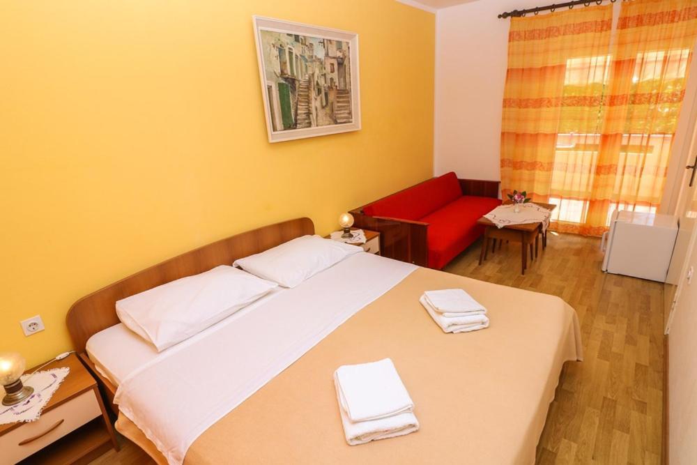 Double Rooms Tomica 2 With Balcony Baška Esterno foto