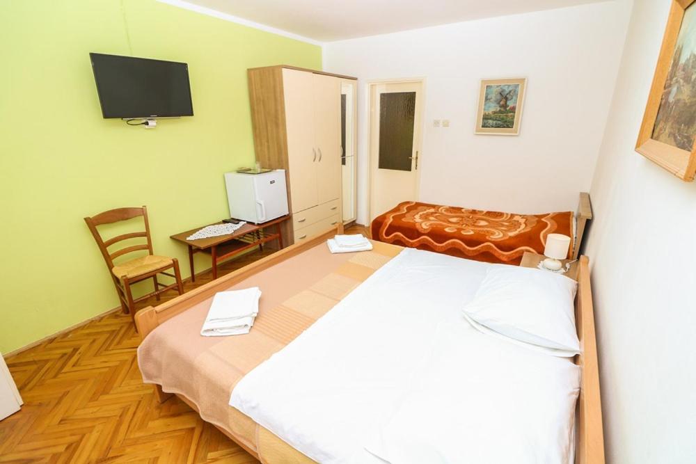 Double Rooms Tomica 2 With Balcony Baška Esterno foto