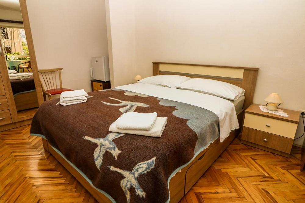 Double Rooms Tomica 2 With Balcony Baška Esterno foto