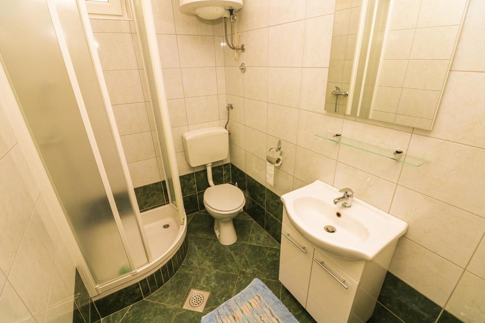 Double Rooms Tomica 2 With Balcony Baška Esterno foto