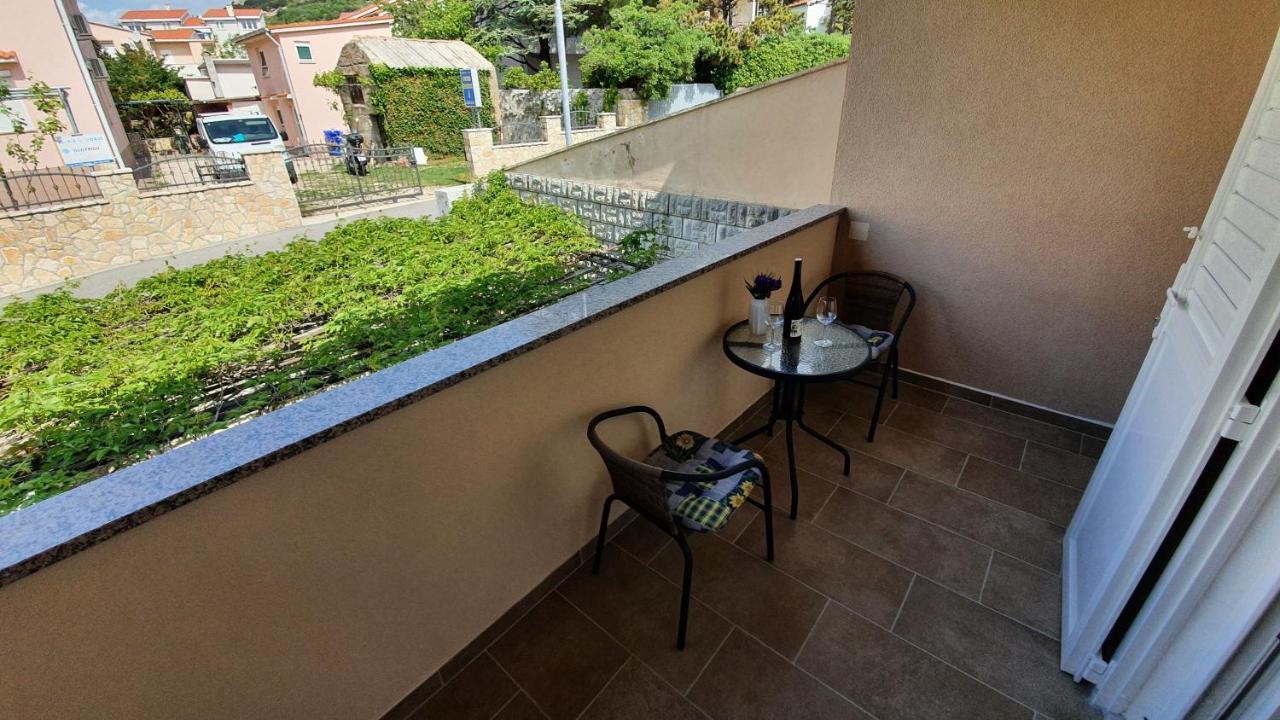 Double Rooms Tomica 2 With Balcony Baška Esterno foto
