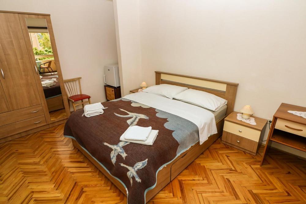 Double Rooms Tomica 2 With Balcony Baška Esterno foto