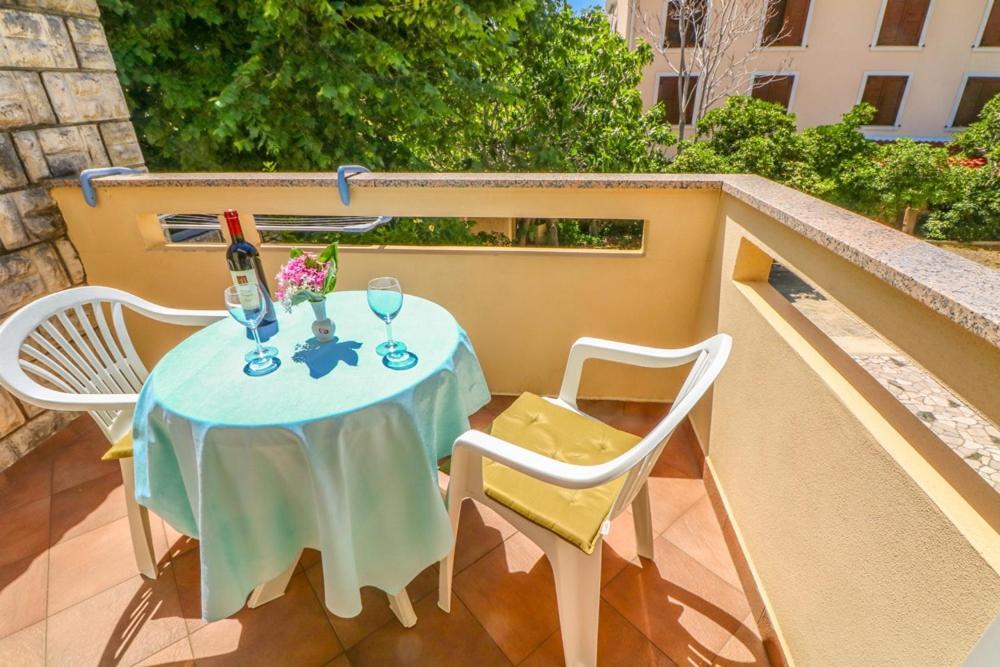 Double Rooms Tomica 2 With Balcony Baška Esterno foto